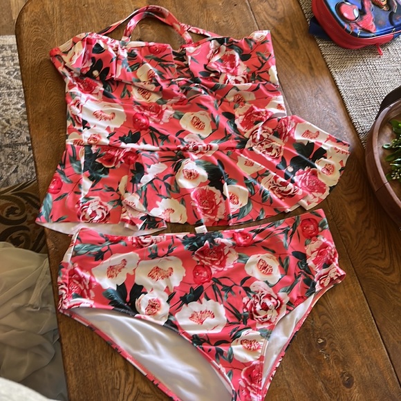 Other - Woman’s Floral Bathing Suit and cover